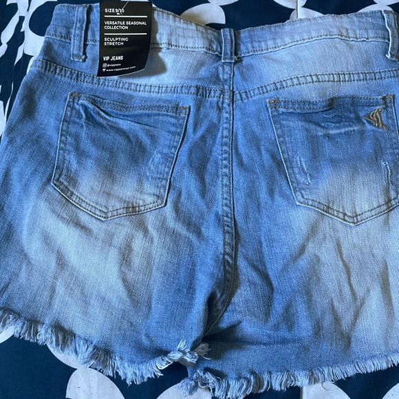 Ripped shorts - Picture 3 of 3